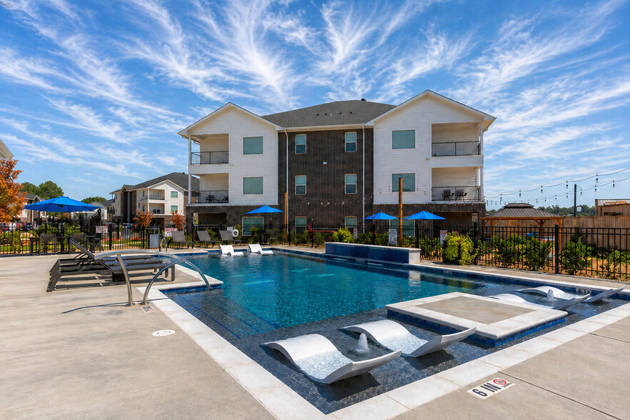 Resort-Style Pool