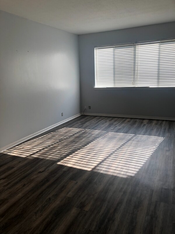 Photo - 195 Lakebend Cir