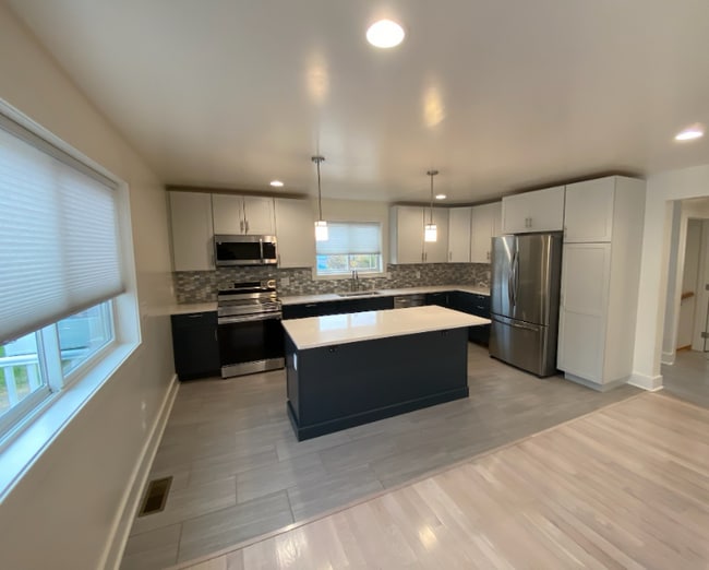 Photo - 1601 E Shore Dr