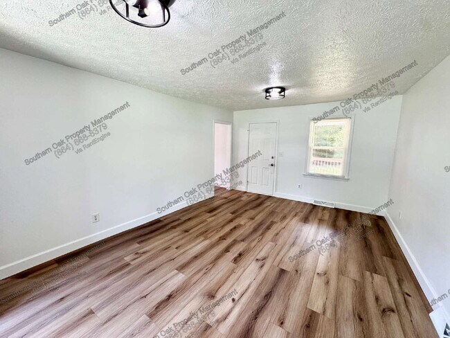 Photo - 104 Caron Ln