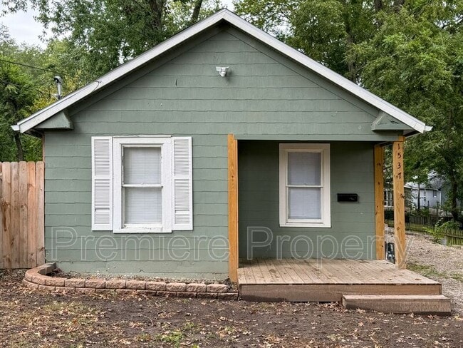 Building Photo - 1537 S Willow Ave