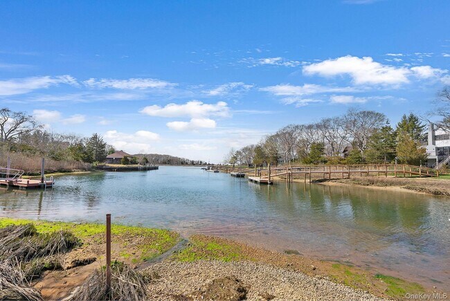 Photo - 37 Noyack Harbor Rd