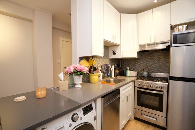 Photo - 511 W Belmont Ave Unit 53