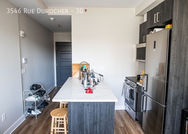 Building Photo - 3546 Rue Durocher Unit 3G
