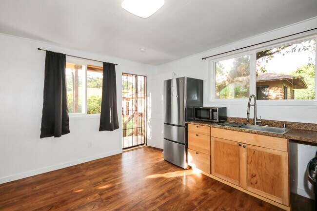 Photo - California Ave  - Multi Unidad C (Studio House)