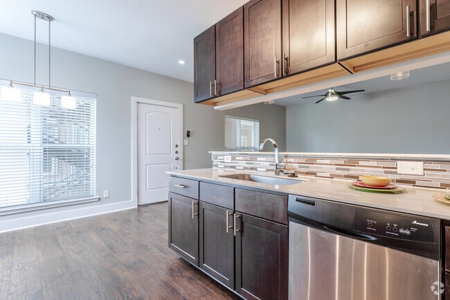 2BR,2BA - 961SF - Kitchen
