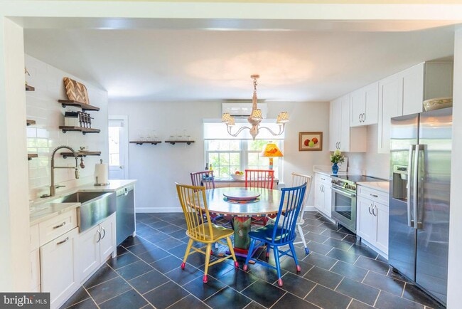Photo - 800 Blue Ridge Ave