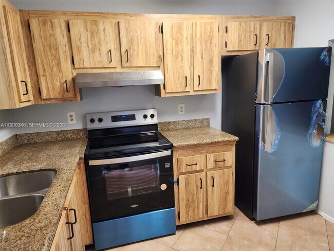 Photo - 6061 Shaker Wood Cir Unit 208