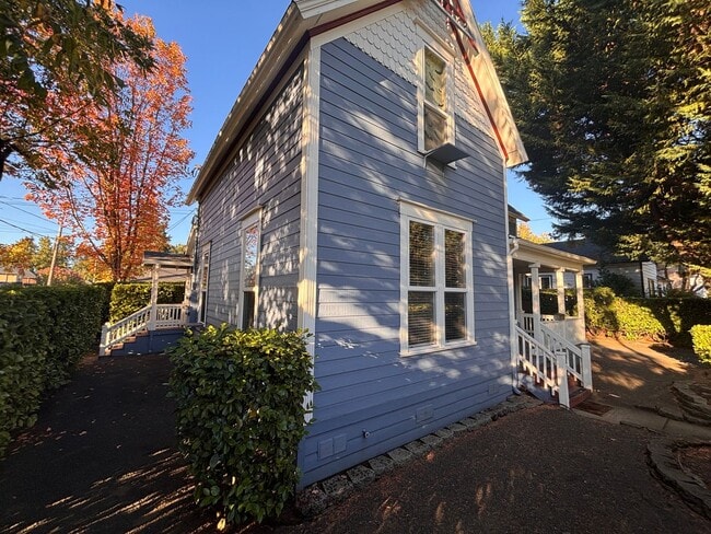 Photo - Beautiful Ground Level 1Bed/1Bath with out... Unit 2