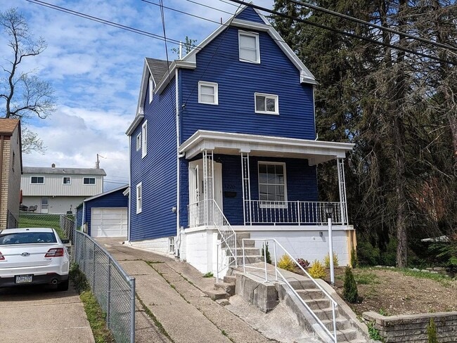 4 bed, 2.5 bath newly renovated house - 4 bed, 2.5 bath newly renovated house