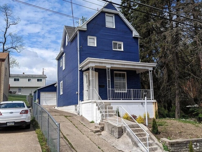 Building Photo - 4 bed, 2.5 bath newly renovated house