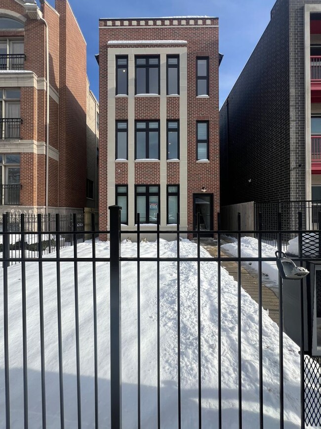 Photo - 4231 S Champlain Ave Unidad 1