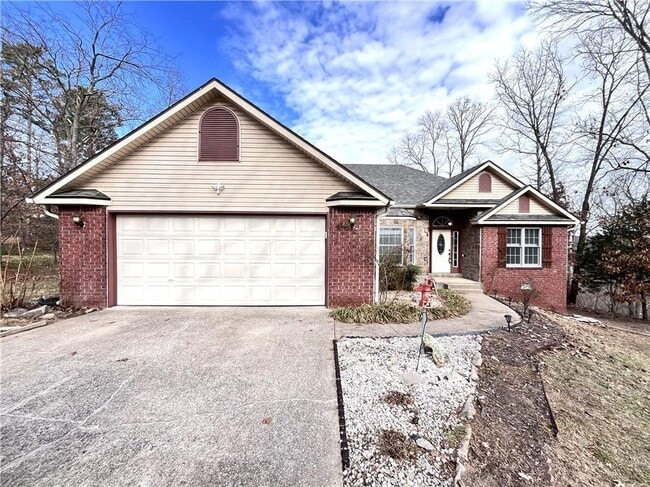 Building Photo - 95 Bassingham Dr