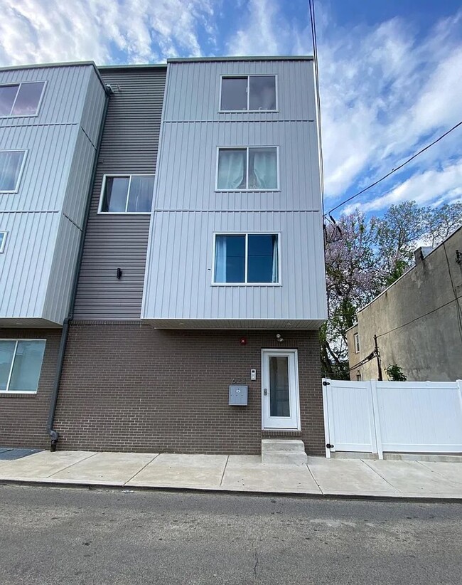 Photo - 623 N 36th St Unit 1