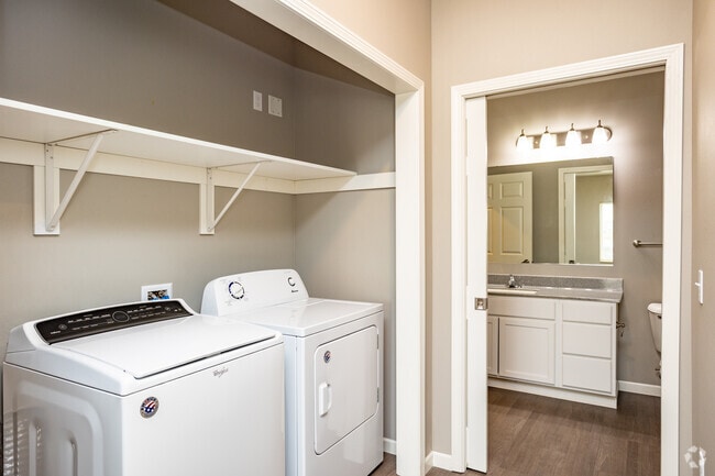 1BR, 1BA - 745SF - Laundry