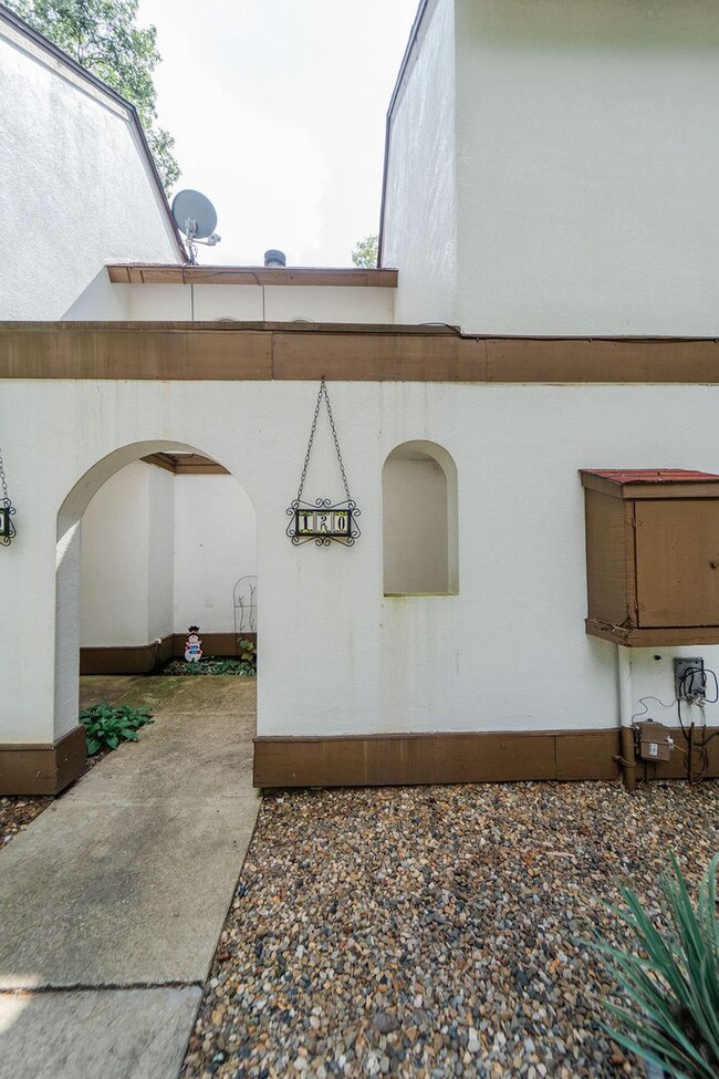 Building Photo - Located near the west gate of Hot Spring V... Rental