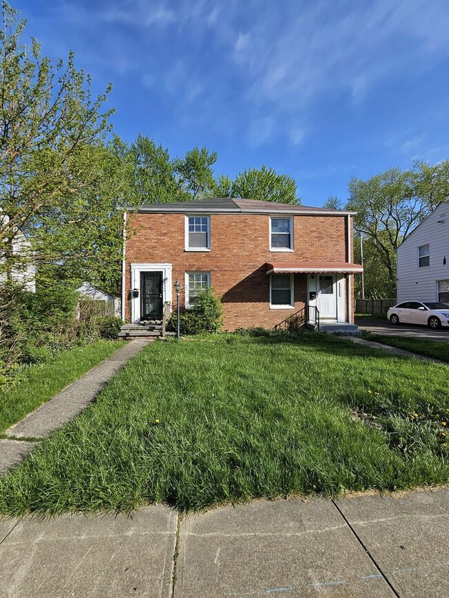 Charming Duplex with Private Entrance - Charming Duplex with Private Entrance House