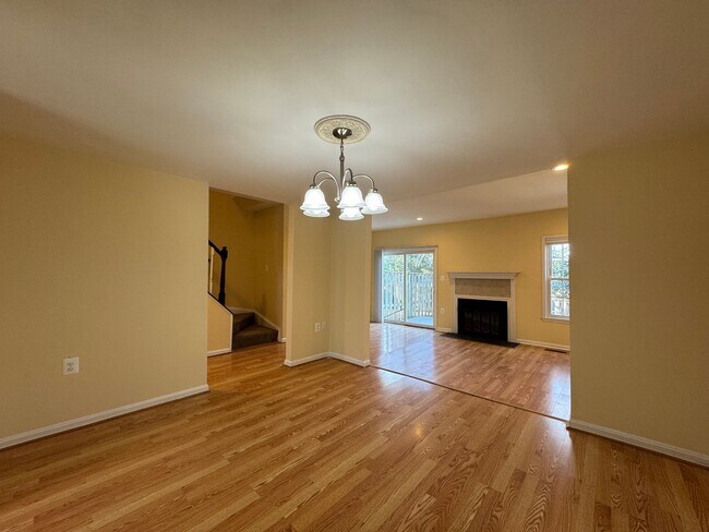 Photo - Beautiful 3 Bed 3 Bath Brick Townhome In Springfield Square