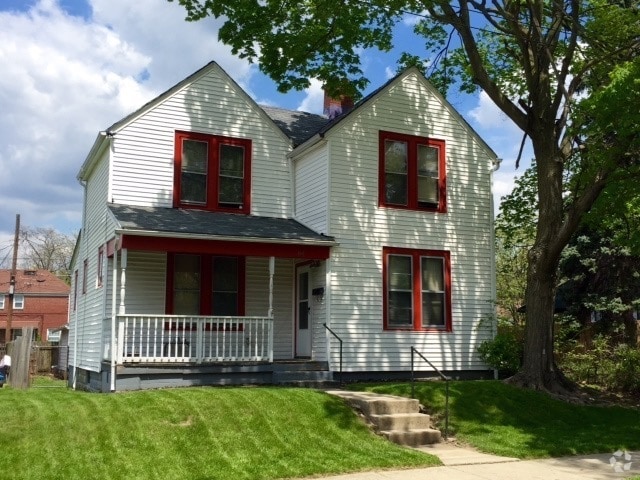 Building Photo - 64 E Dodridge St Rental