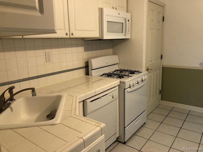 Photo - 16811 Beech Daly