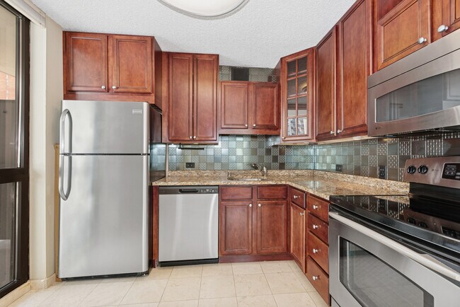 Photo - 33 W Delaware Pl Unit 10B