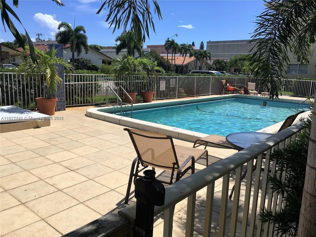 Photo - 1100 NE 1st Ct Unidad 302 Rental