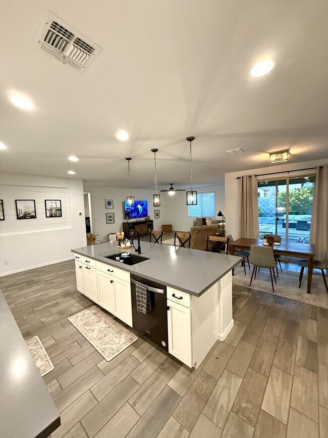 Photo - 18852 W Marshall Ave