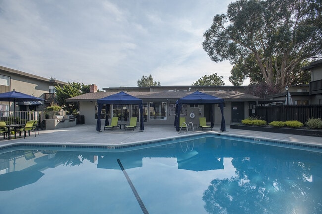Building Photo - Monterey Townhouse