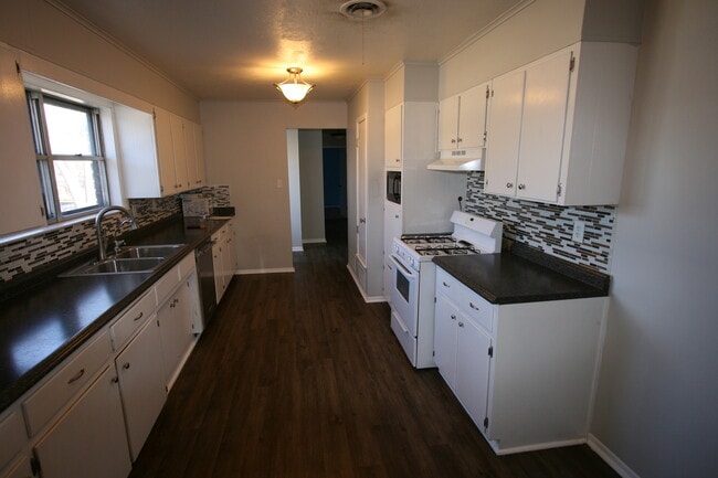 Kitchen - 2604 Mears Dr