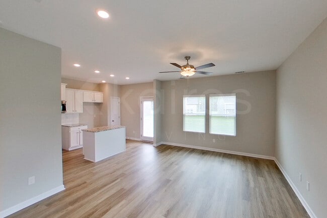 Photo - 496 Narrow Brg Ct