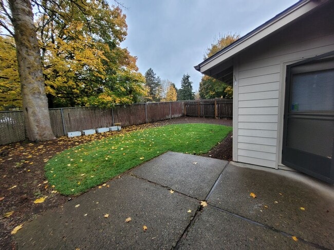 Photo - 5085 Kaufman Loop SE