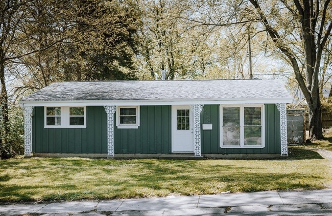 Photo - 1506 Crestview Dr