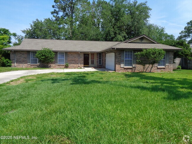 Building Photo - 812 Maplewood Ln Rental