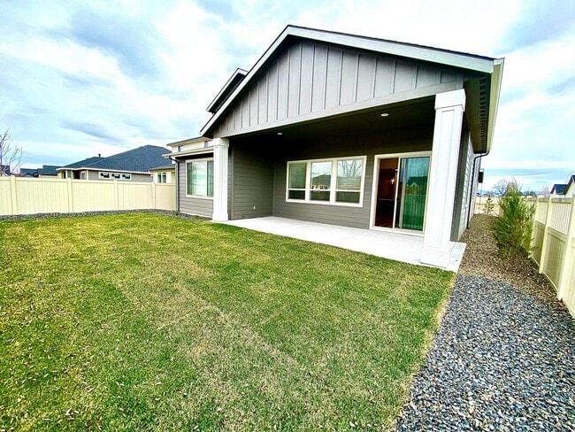 Photo - Beautiful Custom 6 Bedroom (2 Primary Bedrooms!) +Office located in NW Meridian