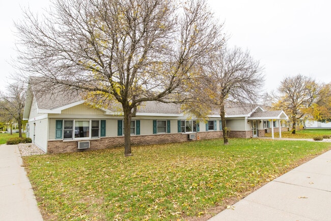Hickory Drive & Pinecrest Community