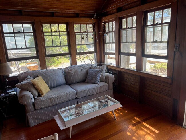 97 Bungalow Ln