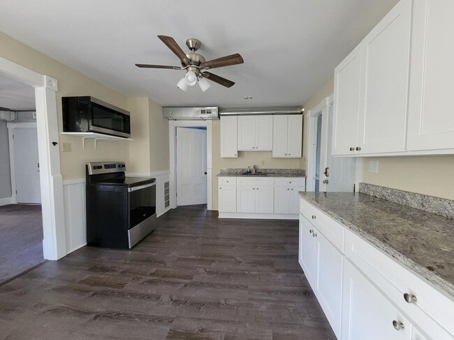 Photo - 139 W Hollis St Unit 2