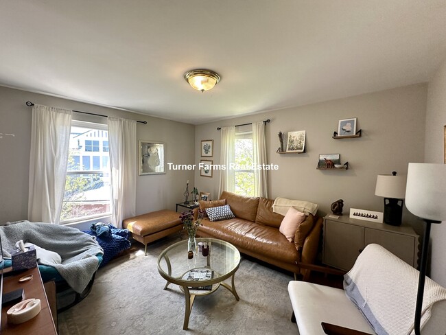 Building Photo - 344 Putnam Ave Unit 3 Rental