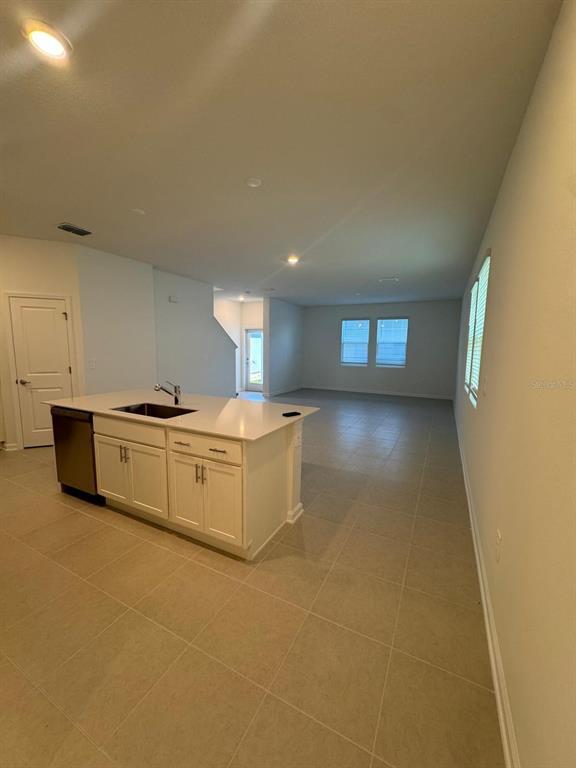 Photo - 5673 LIVELINESS Aly