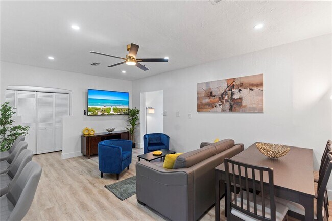 Photo - 719 NE 36th St