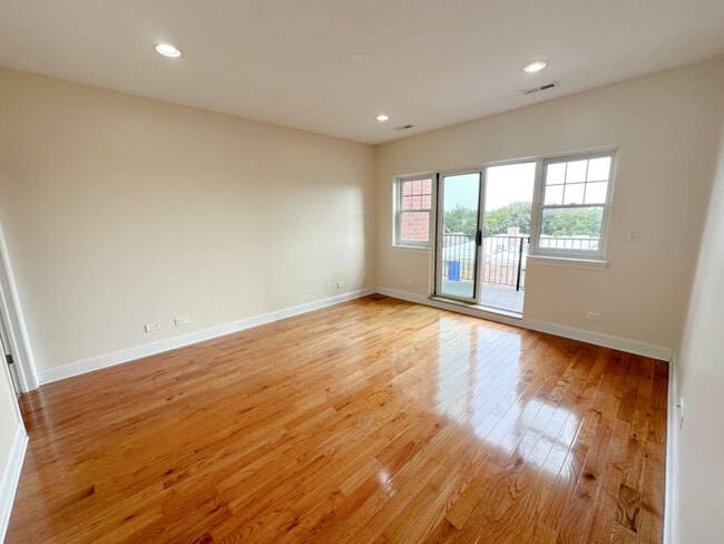 Photo - 3705 N Kedzie Ave