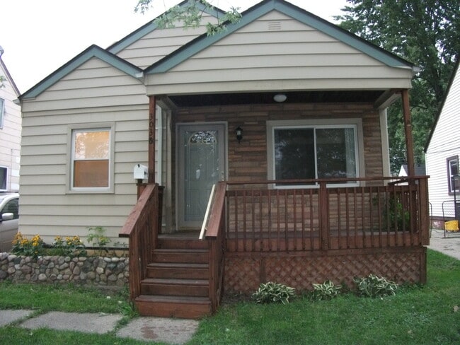 Building Photo - 3036 Greenfield Rd