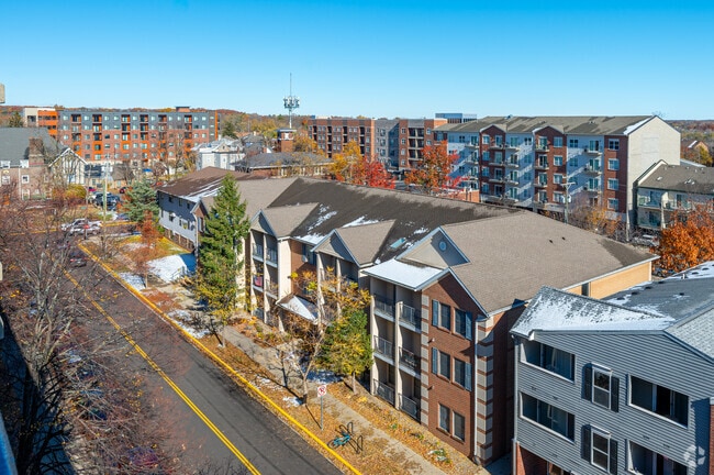 Building Photo - Andrew Place Commons