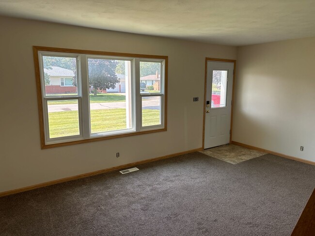 Photo - 2 Bedroom, 1.5 Bath Townhouse w/Garage in Camanche, IA