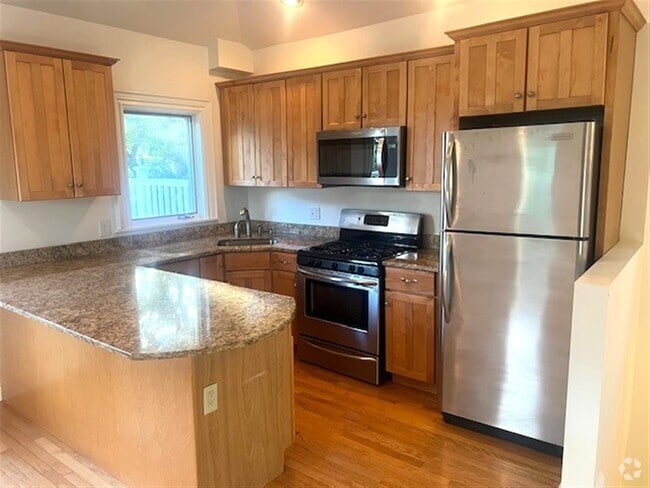 Building Photo - 24 Pinckney St Unit 1 Rental