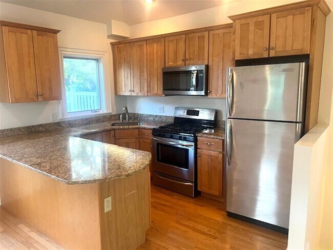 Photo - 24 Pinckney St Apartments Unit 1