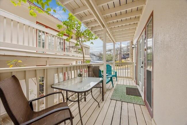 Building Photo - 1510 W 6th St Unit 109