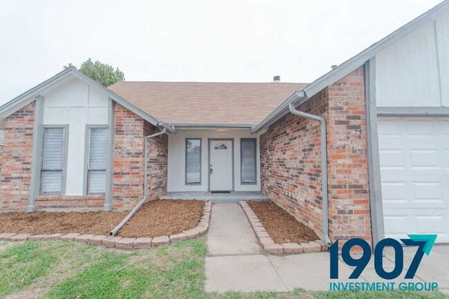 Photo - Stunning 3-Bedroom Home with Dramatic Vaulted Ceilings and Loft in OKC!