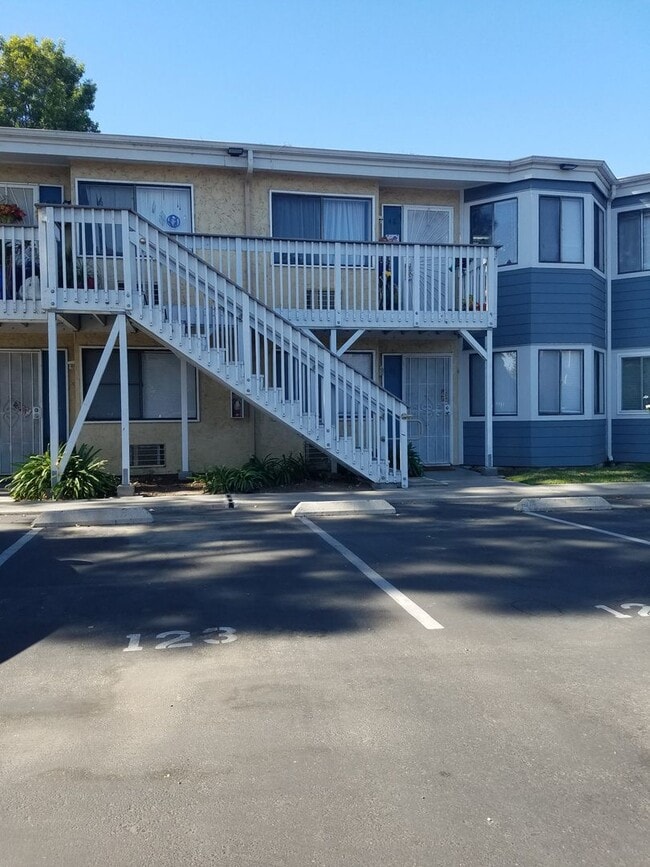 2 Bedroom, 2 Bath condo in Secured complex... - 2 Bedroom, 2 Bath condo in Secured complex... Unit 44