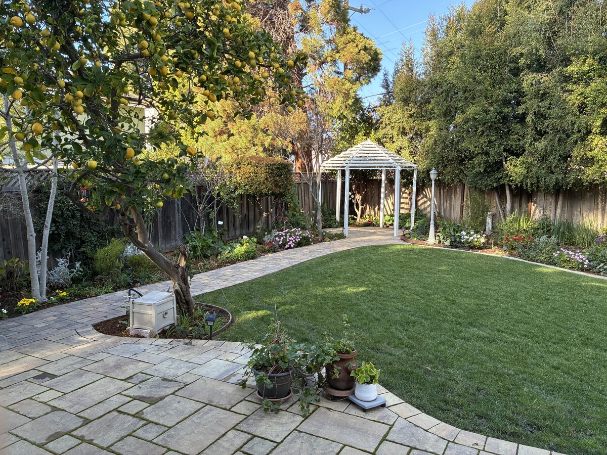 Photo - 1074 Oaktree Dr